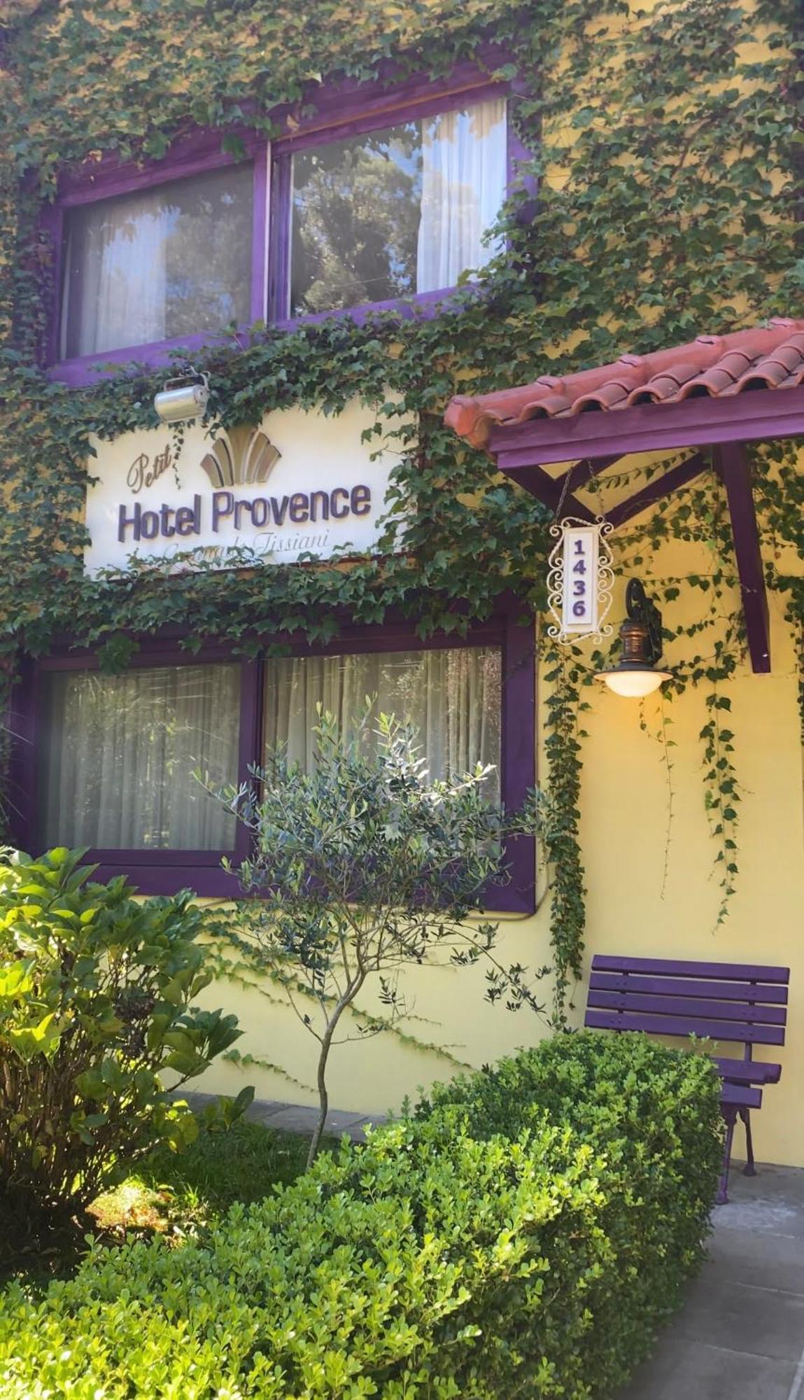 Petit Hotel Provence Gramado Exterior photo